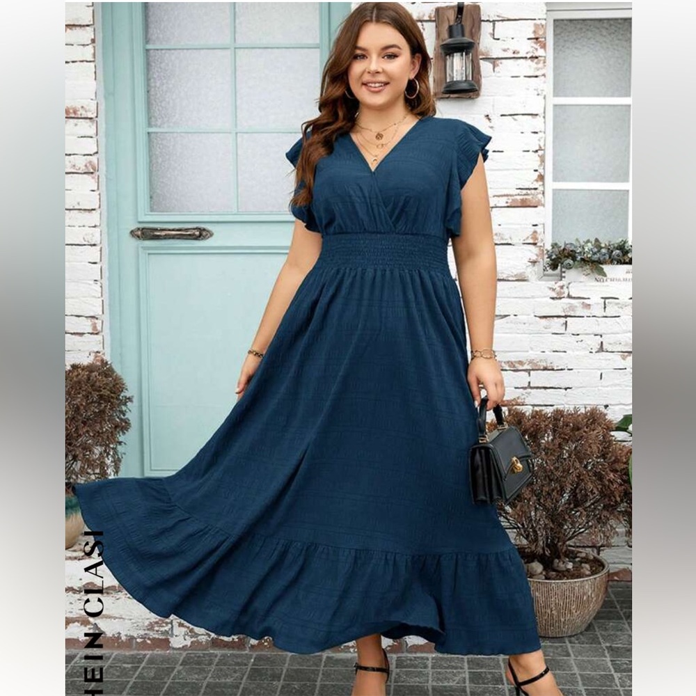 Blue Lightweight Short Sleeve Maxi Women's Dress with Botton on Vneck